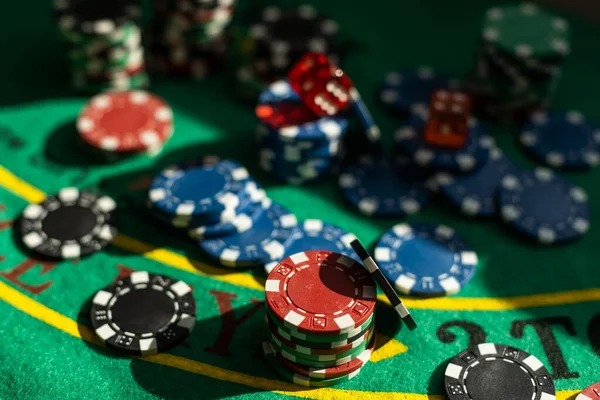 Betting slip showing Dragon, Tiger, and Tie options with payout ratios on hugo slot